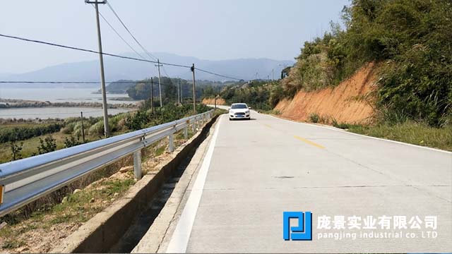 乡村公路波形丝瓜官网入口污锌层厚度.jpg